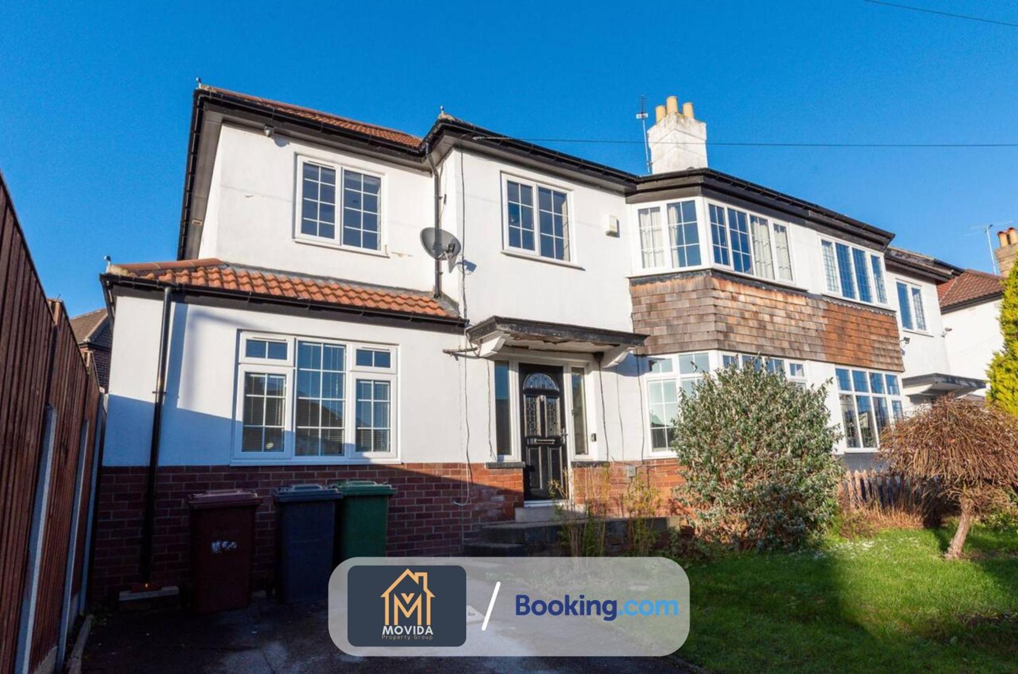 Large Modern 6 Bedroom House By Movida Property Group Short Lets & Serviced Accommodation With Games Room Leeds  Exteriör bild