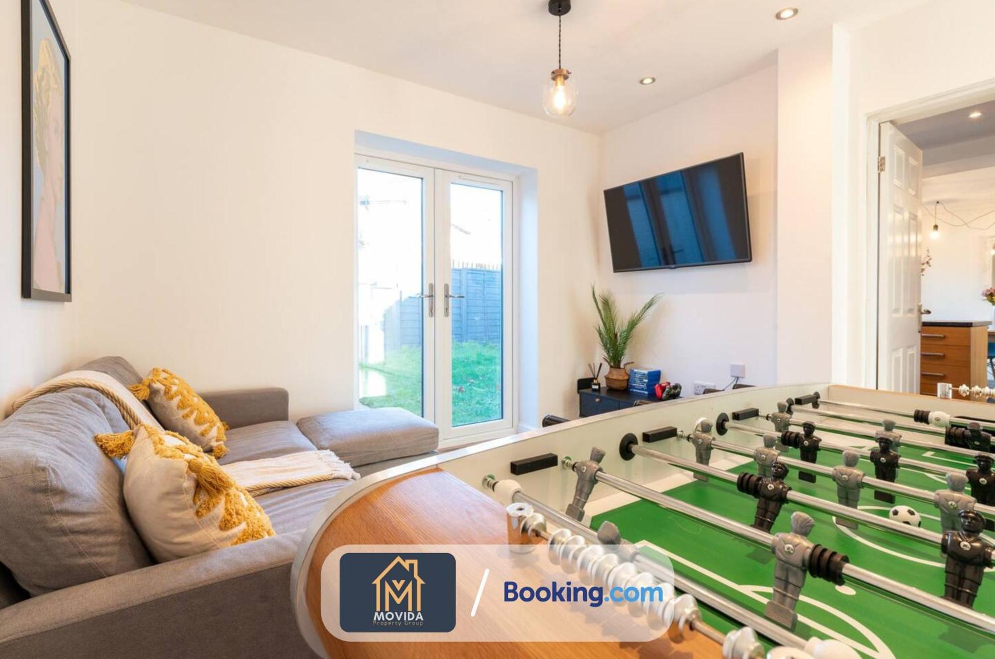 Large Modern 6 Bedroom House By Movida Property Group Short Lets & Serviced Accommodation With Games Room Leeds  Exteriör bild