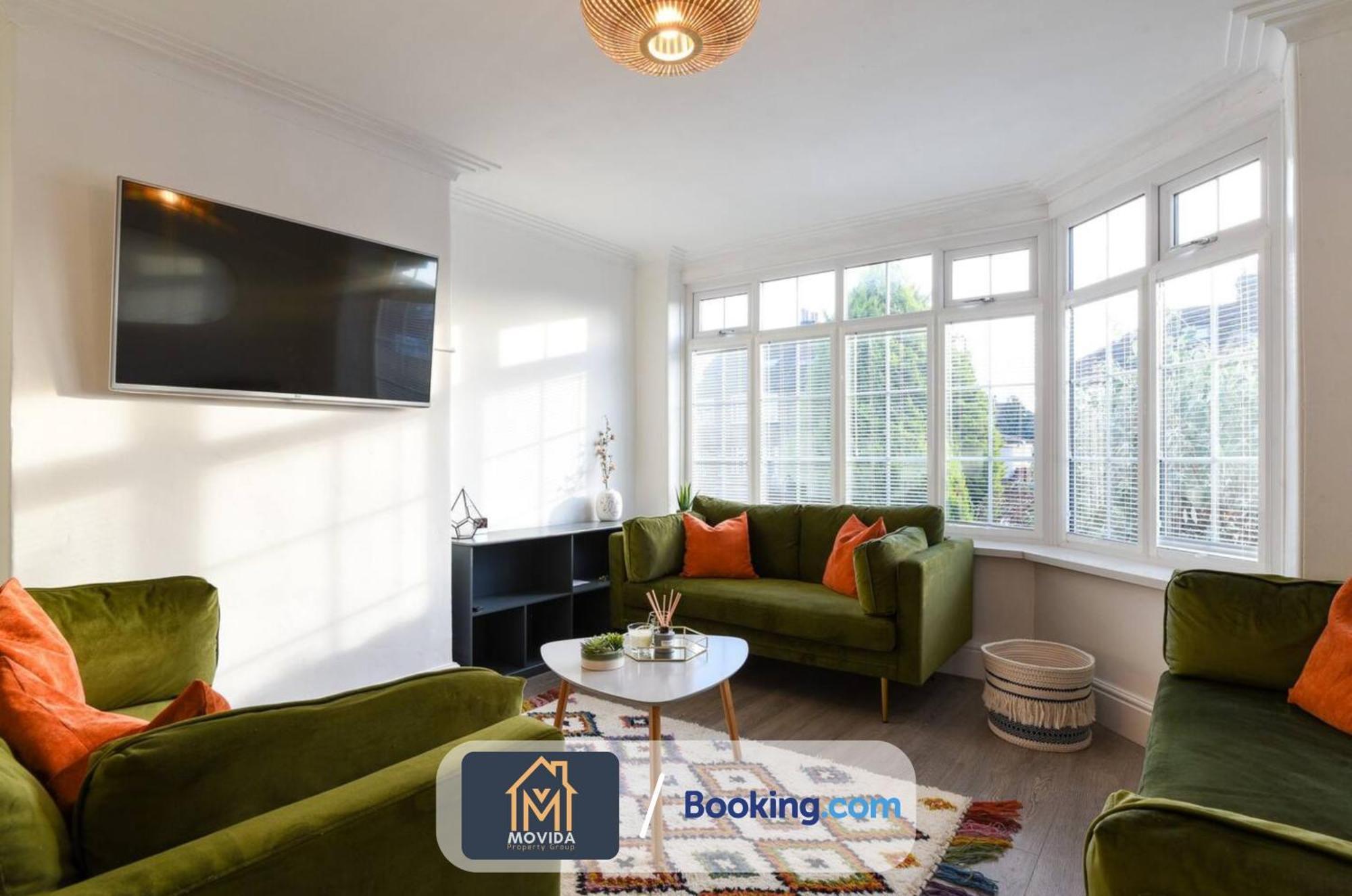 Large Modern 6 Bedroom House By Movida Property Group Short Lets & Serviced Accommodation With Games Room Leeds  Exteriör bild