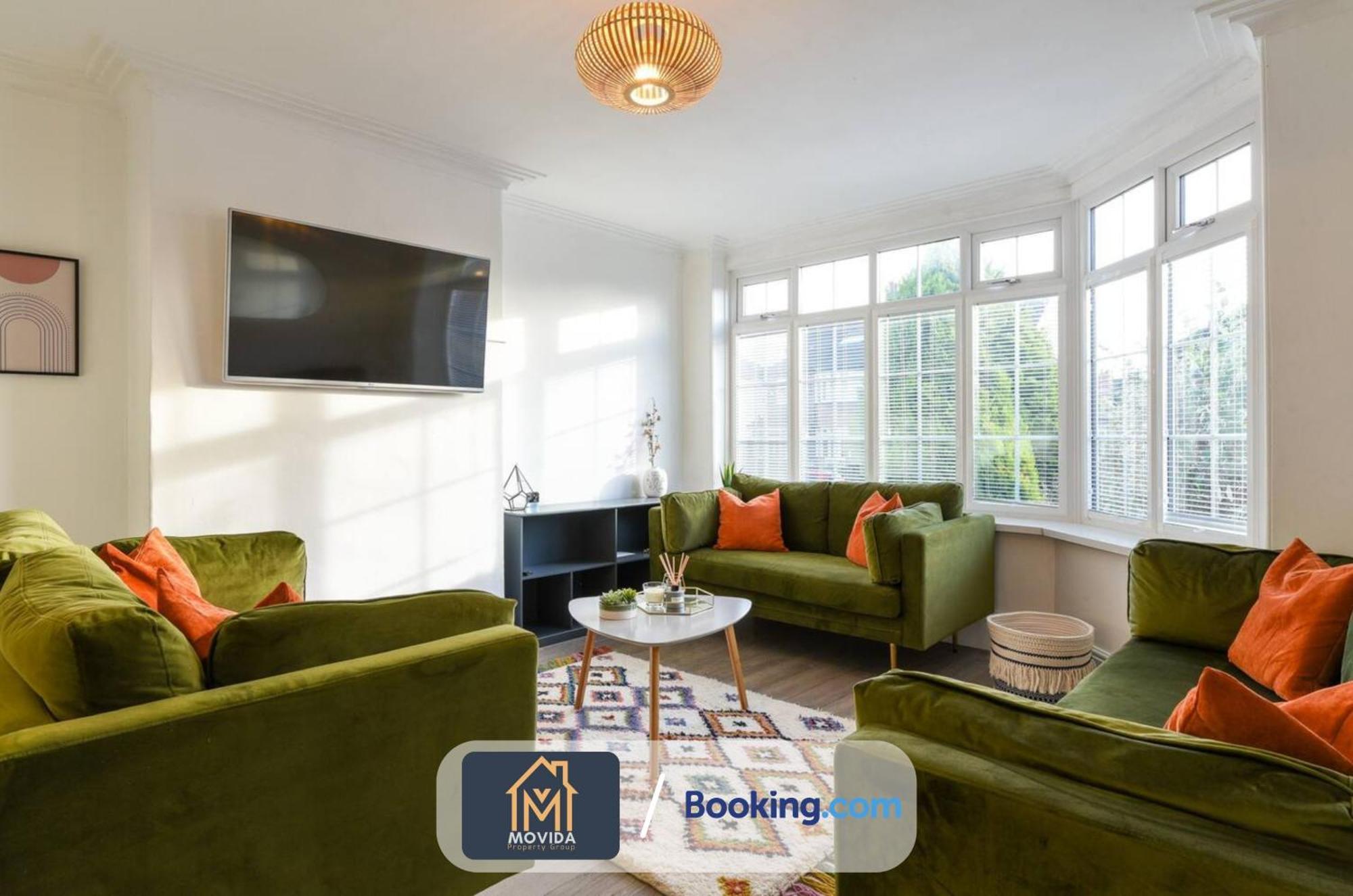 Large Modern 6 Bedroom House By Movida Property Group Short Lets & Serviced Accommodation With Games Room Leeds  Exteriör bild
